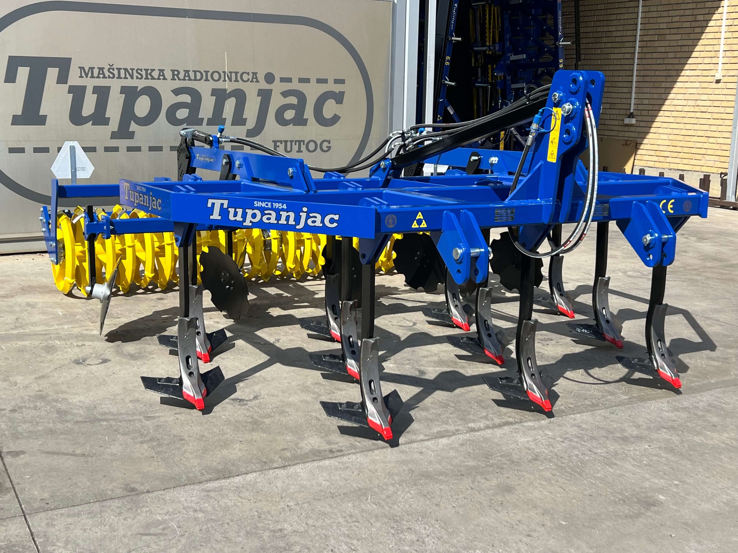Tupanjac chisel ploughs