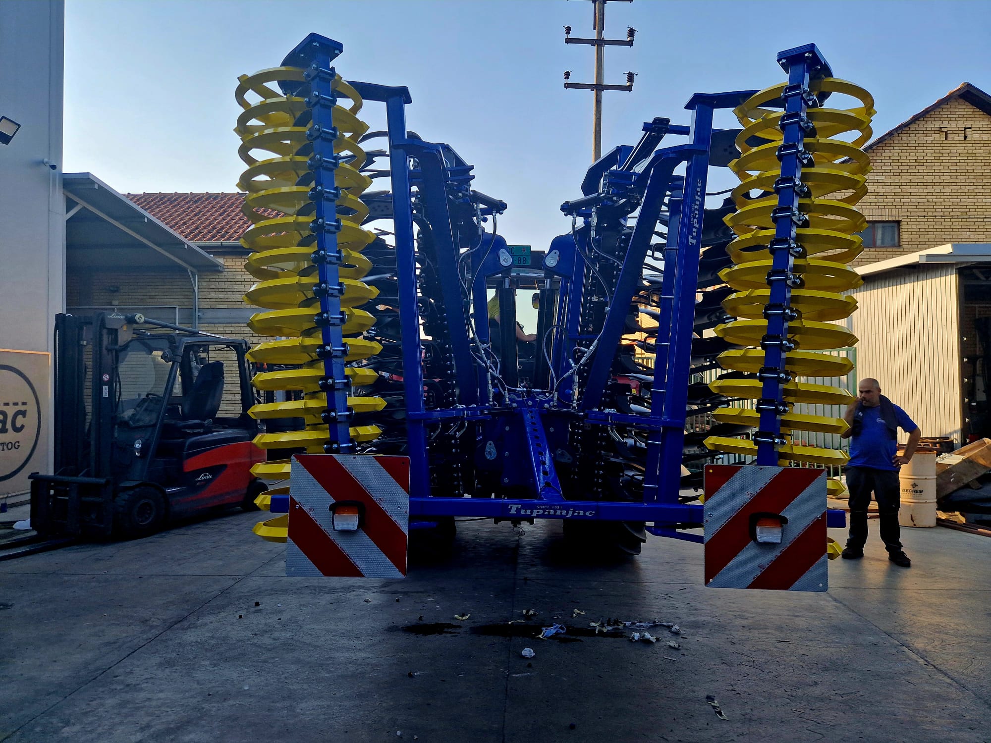 Nošena tanjirača 4 m hidrosklopiva